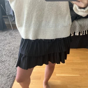 Zara kjol  - Snygg zara kjol som är svart🥰