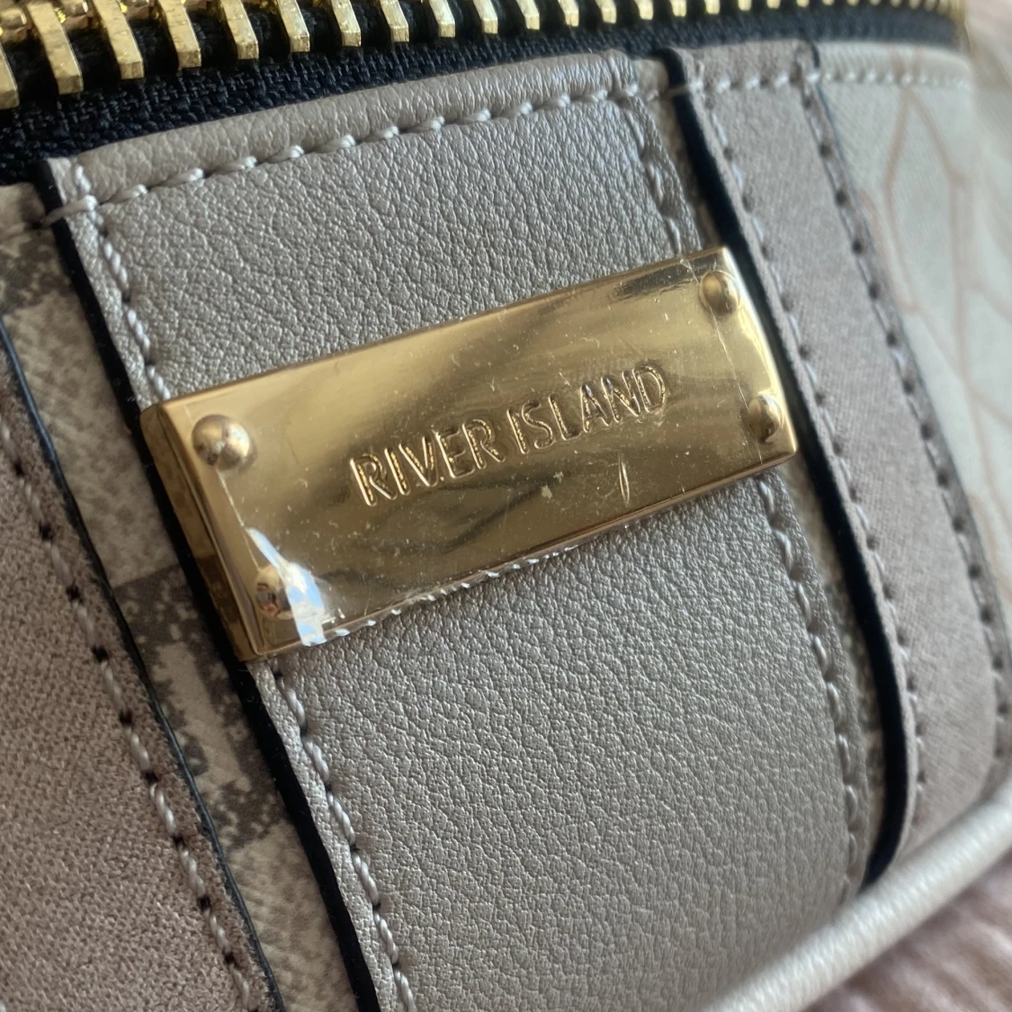 Cros over body bag  - 91