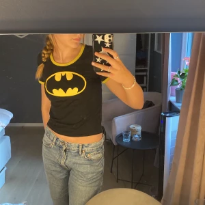  Batman-tröja🦇🥹 - Super gullig Batman-tröja aldrig använt🖤💛