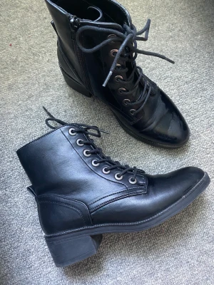 Vinterskor - Vinterskor i strl 37   