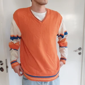 Italiensk vintage sweatshirt M - Italiensk Vintage sweatshirt storlek M-L. Kontakta vid intresse, köparen står för frakt. 