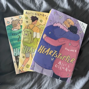 Heartstropper - Volym 2, 3, och 4. Läst en gång av mig och har sedan dess bara stått i min bokhylla. 