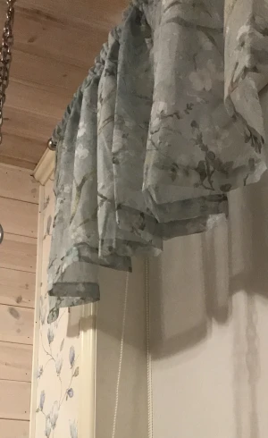 Säljer massor med fina kläder - Skriv vad ni är ute efter så skickar jag bild!! Storlekar är blandade men det mästa xs/s. Alla priser är diskuteratbart
