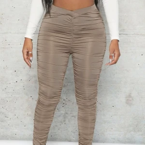 Byxor - Helt nya köpta på Shein för 169kr storlek L 