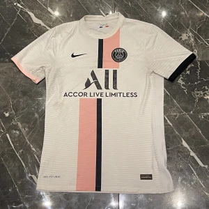 Psg Bortatröja  - Psg Bortatröja  Strl: L  Spelarversionen❗️ Bra skick, men lite smutsig