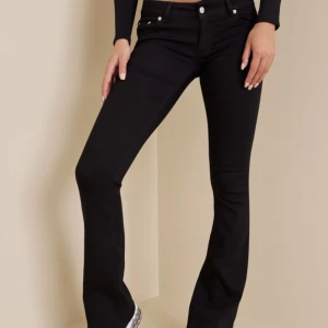 Bootcut jeans - Säljer nu mina jeans då dem är för små för mig.  Bra kvalite🙌 Orinalpris 500kr❤️
