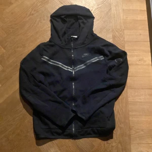  Nike tech fleece - Den är skönt och i bra skick 