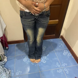 Jeans - As snygga jeans köpta i en marknad i Thailand, om nån är intresserad så är jag hemma 23 juli och kan då frakta dem. Skriv direkt om ni är intresserade så tar jag med mig dem till Sverige