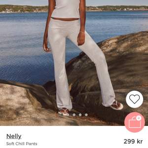 Säljer dessa helt nya byxor från Nelly, aldrig använda alla lappar sitter kvar. Säljer då dem inte passa mig. Dem är även helt slutsålda på hemsidan från storlek xxs-xl 