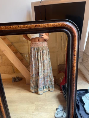 Mönstrad långkjol - Jätte snygg långkjol!! Använd fåtal gånger! Skriv om ni undrar något eller är intresserade av att köpa!💗