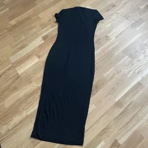 En svart Jersey klänning i storlek s. Har använt den några gånger.