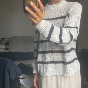 Stickad tröja  - Super fin stickad tröja i storlek s. Säljer då den inte kommer till användning. Pris kan diskuteras 