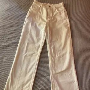 vita hög midjade jeans 🤍 lose fit 🤍 använda 2 gånger 🤍 