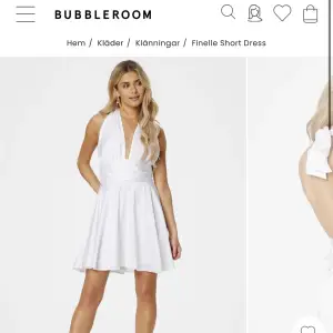 Säljer denna superfina klänningen som är ifrån bubbleroom. Den är endast avnänd vid ett tillfälle, på studentdagen, därför är den i nyskick. Nypris är 599kr