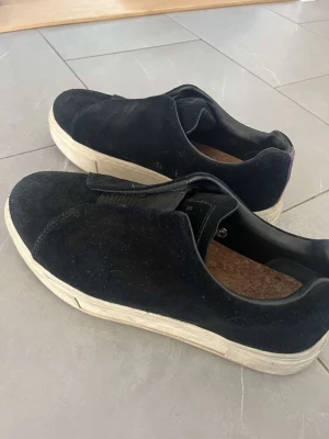 Eytys 43 - Nästan helt nya, använda 2 ggr max , ser kanske sämre ut pga solljuset blandat med mocca men inga deffekter alls!!