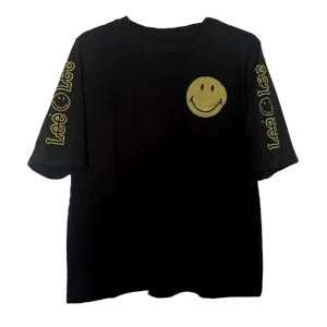 Lee smiley t-shirt  - • Använd få gånger  • Material: Bomull   