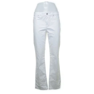 Low jeans från esprit - Köpta på sellpy men aldrig använda av mig då de var aningen stora. Jag har vanligtvis 32 i jeans, skulle säga att dessa motsvarar strl 34. 