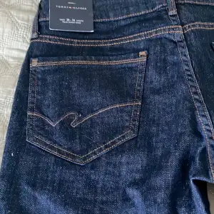 Helt nya Tommy hilfiger jeans. Säljer pga att de är för stora. 