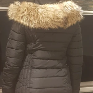 Vinter jacka - Jag säljer min fina jack som jag köpte från Garof. Den är i mycket bra skick i storlek L-M. Pris kan diskuteras. Köparen står för frakt. 