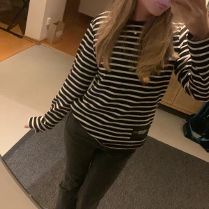 Marc Jacobs tröja - En jättefin tjocktröja från Marc Jacobs, knappt använd och i bra skick 