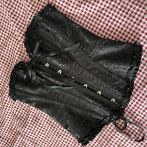 Korsett - Korsett endast använd en gång så i princip ny! Skriv för info/bilder på🤎