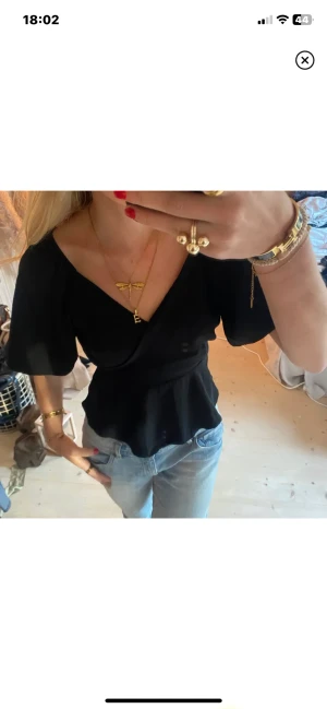 Topp - SUPER snygg topp, tryck gärna köp nu 