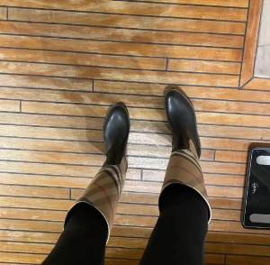 Burberry kängor  - Skick 8/10. Skick 10/10, skriv för frågor och bilder