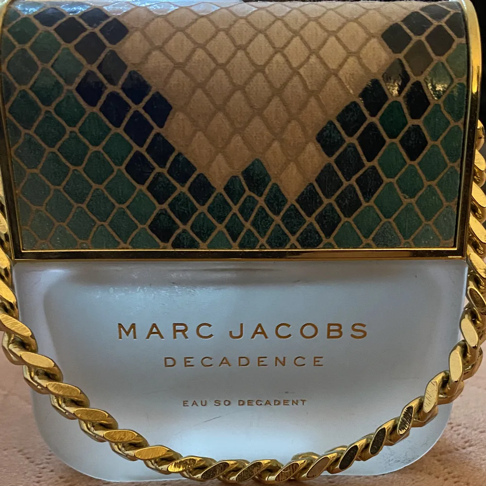 Marc Jacobs EDP So Decadence 50 ml, Ny Nypris: 920kr . Accessoarer.