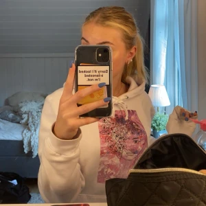 The cool elephant hoodie - Säljer min the cool elephant hoodie som inte är använd så många gånger. Säljer då den inte kommer till användning alls längre. Fint skick!❤️