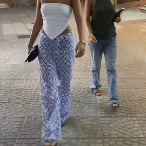 Mönstiga byxor  - Mönstiga byxor från zara med färgen blå och vit💙🤍