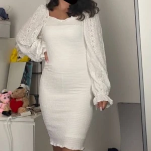 Vit klänning - Använd endast en dag på studenten 36/38