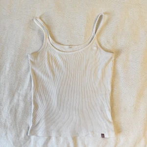 Vitt ribbad linne - Super najs 