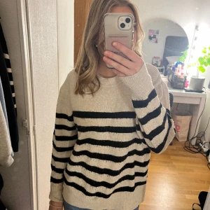 Stickadtröja randig - Randig stickad tröja från hm🖤 Nopprig!