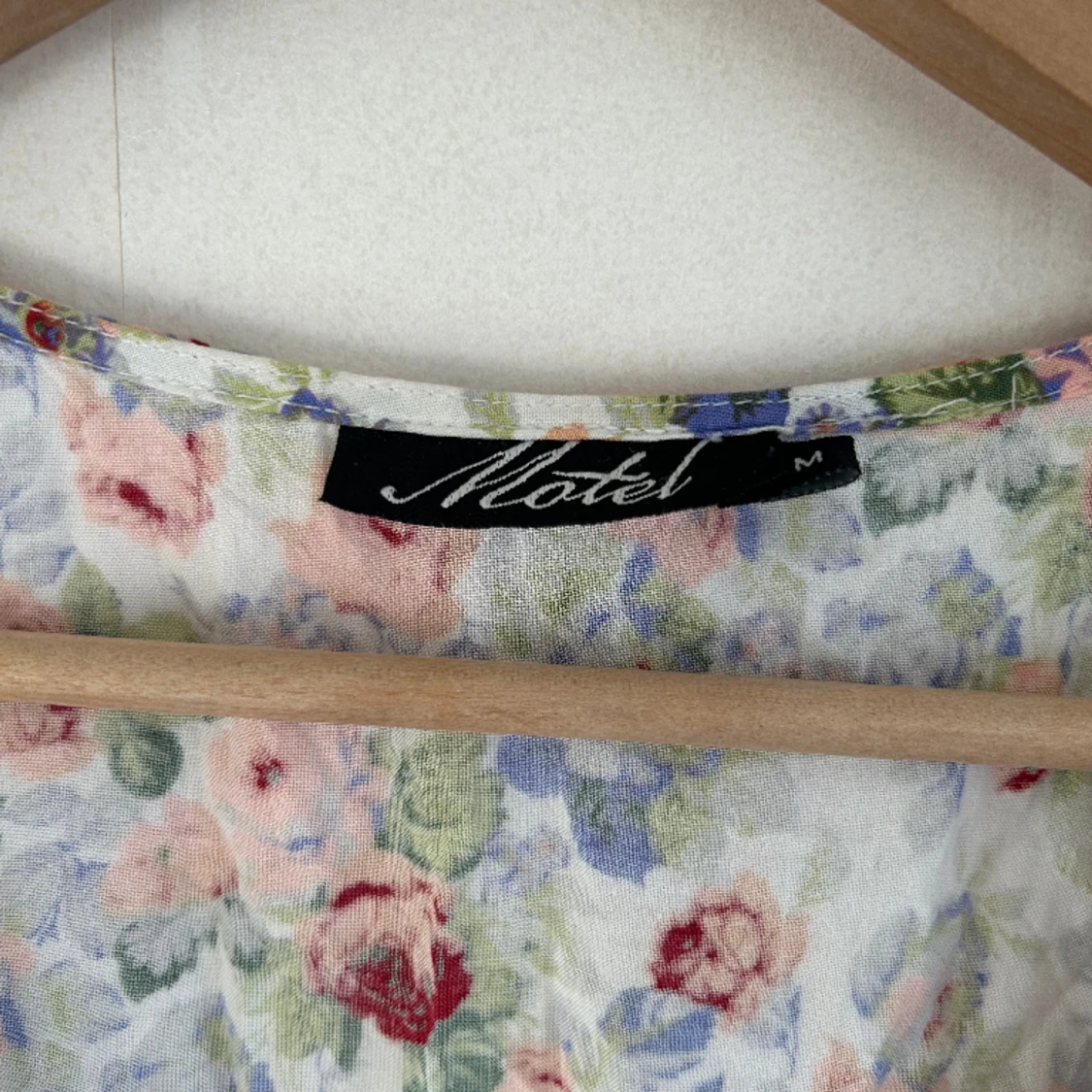 🌸blommig klänning i storlek M🌸 - 90