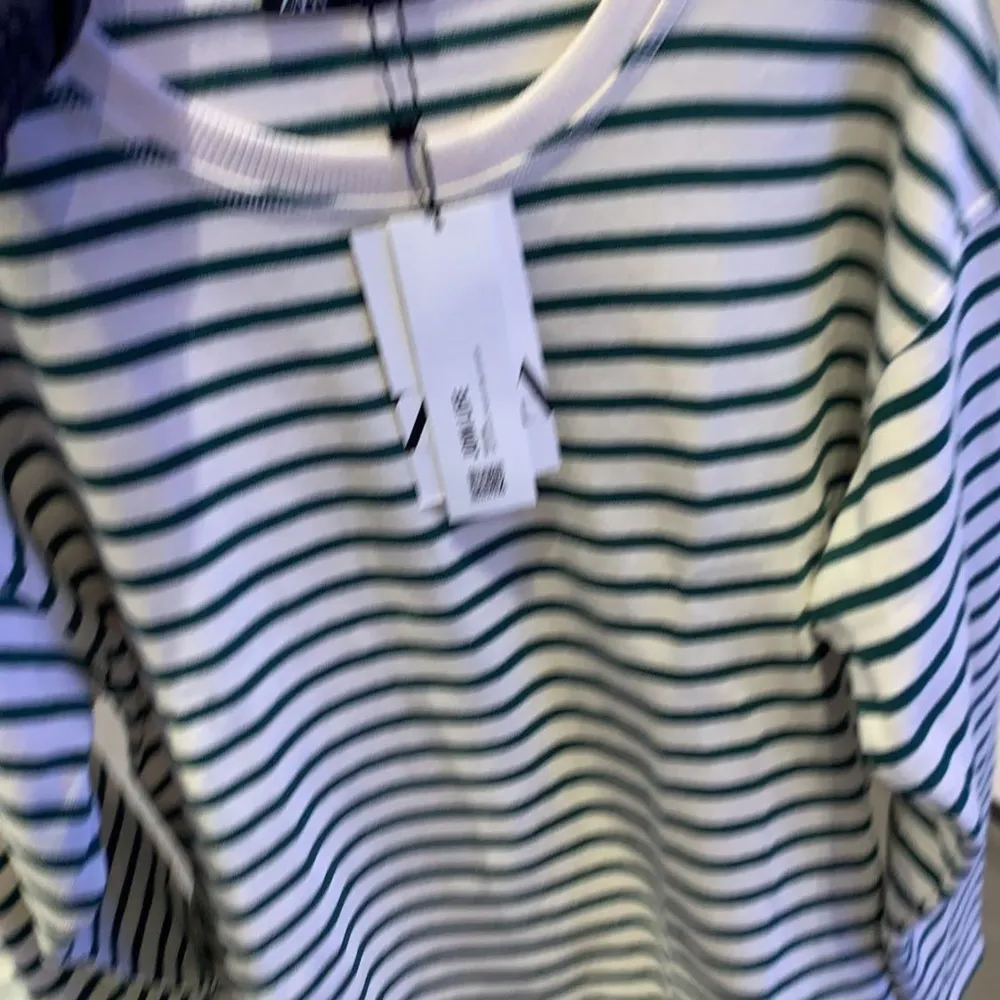 Superin tröja från Zara, Andvänd Max 3 gånger. Ny pris 400kr säljer för 200. Pris diskuterbart.. Tröjor & Koftor.