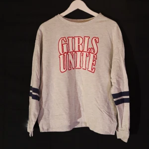 Tröja med tryck  - Gott skick 