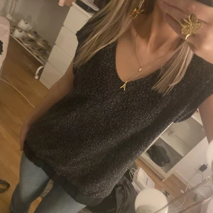 Glittrig tröja - Så fin vintage tröja från Saint Tropez💞Aldrig använd