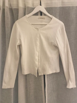 Vit kofta  - Har flera likadana därav jag säljer 