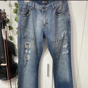 Bootcut jeans - Så sjukt snygga lowwaist bootcut jeans från dolce gabanna. Passar storlek 38. Står att det är Waist 30 och length 32.
