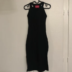 Klänning - Svart festklänning, använt ett par gånger 