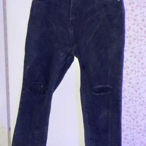 Svarta jeans, highwaist och smalare på låren orginalet är från SHEIN