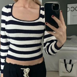 Stickad tröja - Superfin tröja från mango! Knappt använd!