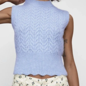 💙Ljusblå stickad väst från zara💙 - Ljusblå sweater vest ifrån zara💙 i bra skick! Storlek M