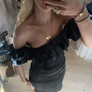 Klänning  - SUPER snygg klänning, perflet till nyår. Jätte bra kvalitet!!! Men kan ha på olika sätt💞💞sitter SÅÅ bra