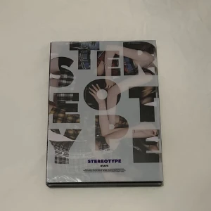 Stayc stereotype album - Allt ingår som syns i andra + tredje bild!