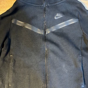 Nike teech fleece  - Använd ett par gånger kom privat för fler bilder 