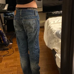 levis 505 jeans - väldigt snygga levis jeans köpt secondhand. tyvärr kommer de ej till användning:( pris kan diskuteras 