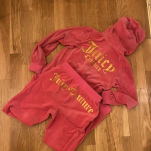 Juicy Counture - Jätte mjukt och fint set från Juicy stl 9-10 år. 
