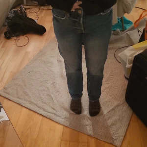 Jeans - Säljer dom här raka jeansen från gina tricot, bra skick 