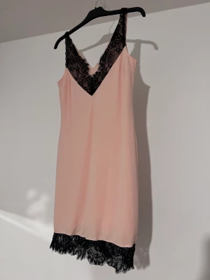 Klänning  - Somrig klänning från Ginatricot, inte använd. 